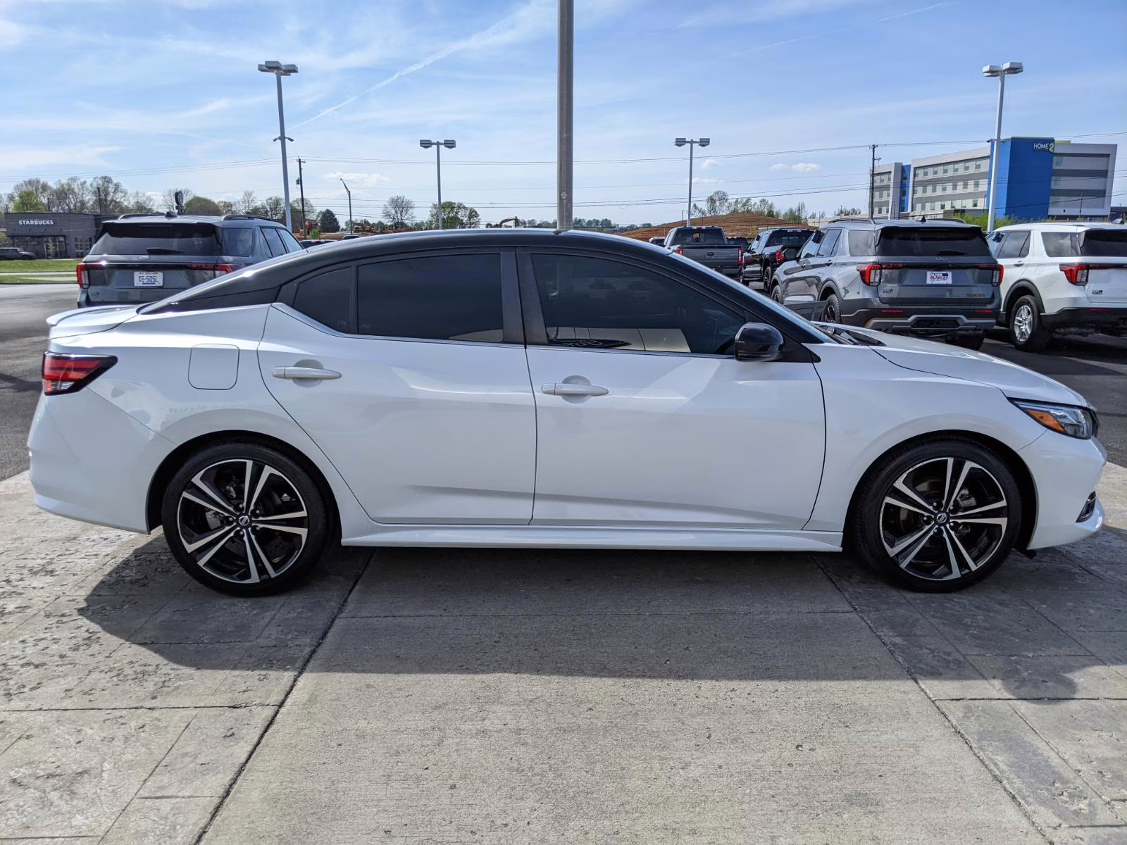 2023 Aspen White/Super Black Nissan Sentra SR FWD Sedan