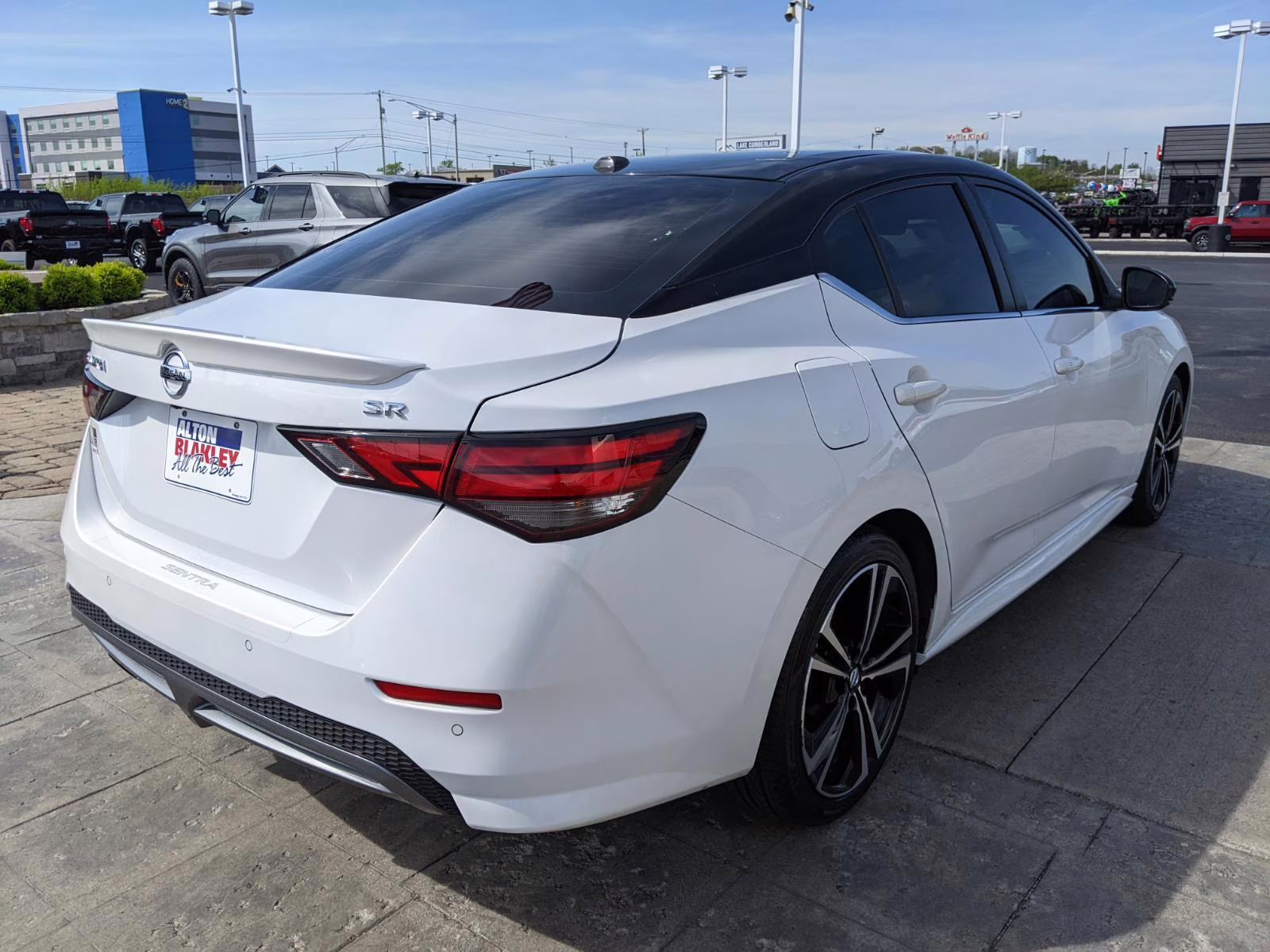 2023 Aspen White/Super Black Nissan Sentra SR FWD Sedan