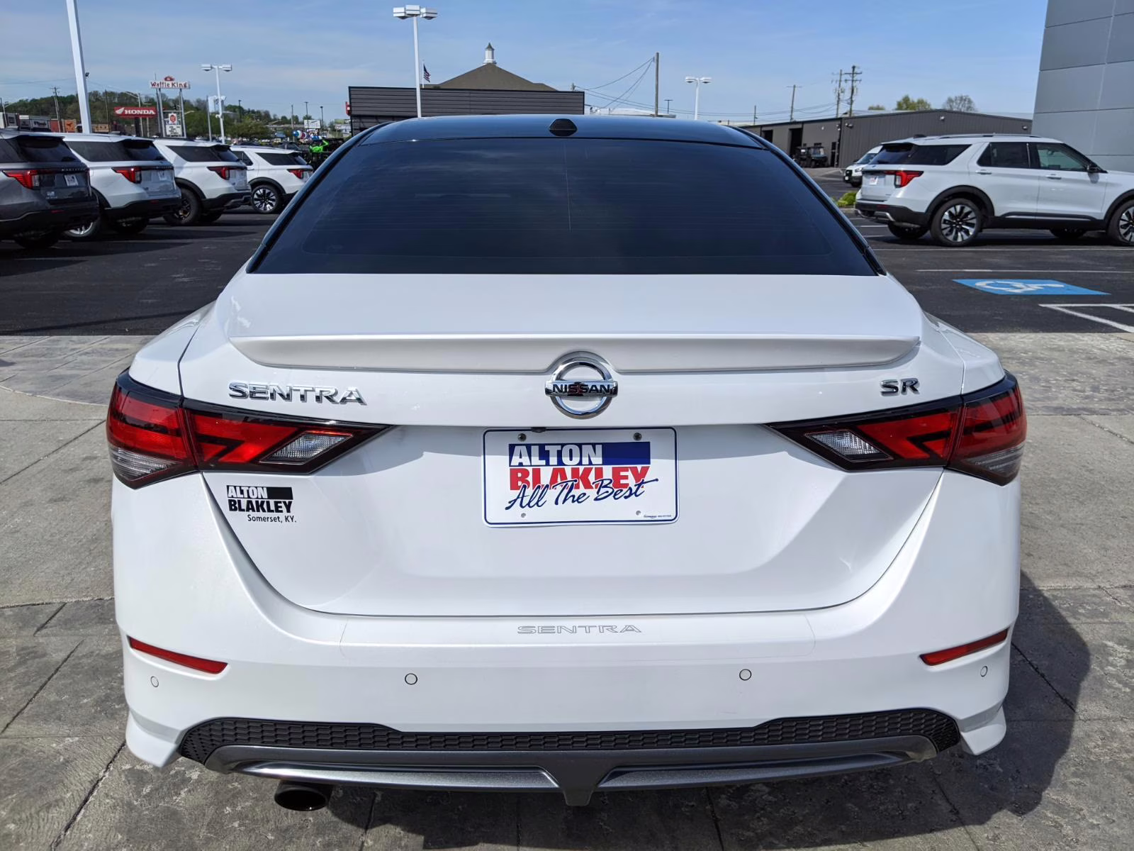 2023 Aspen White/Super Black Nissan Sentra SR FWD Sedan