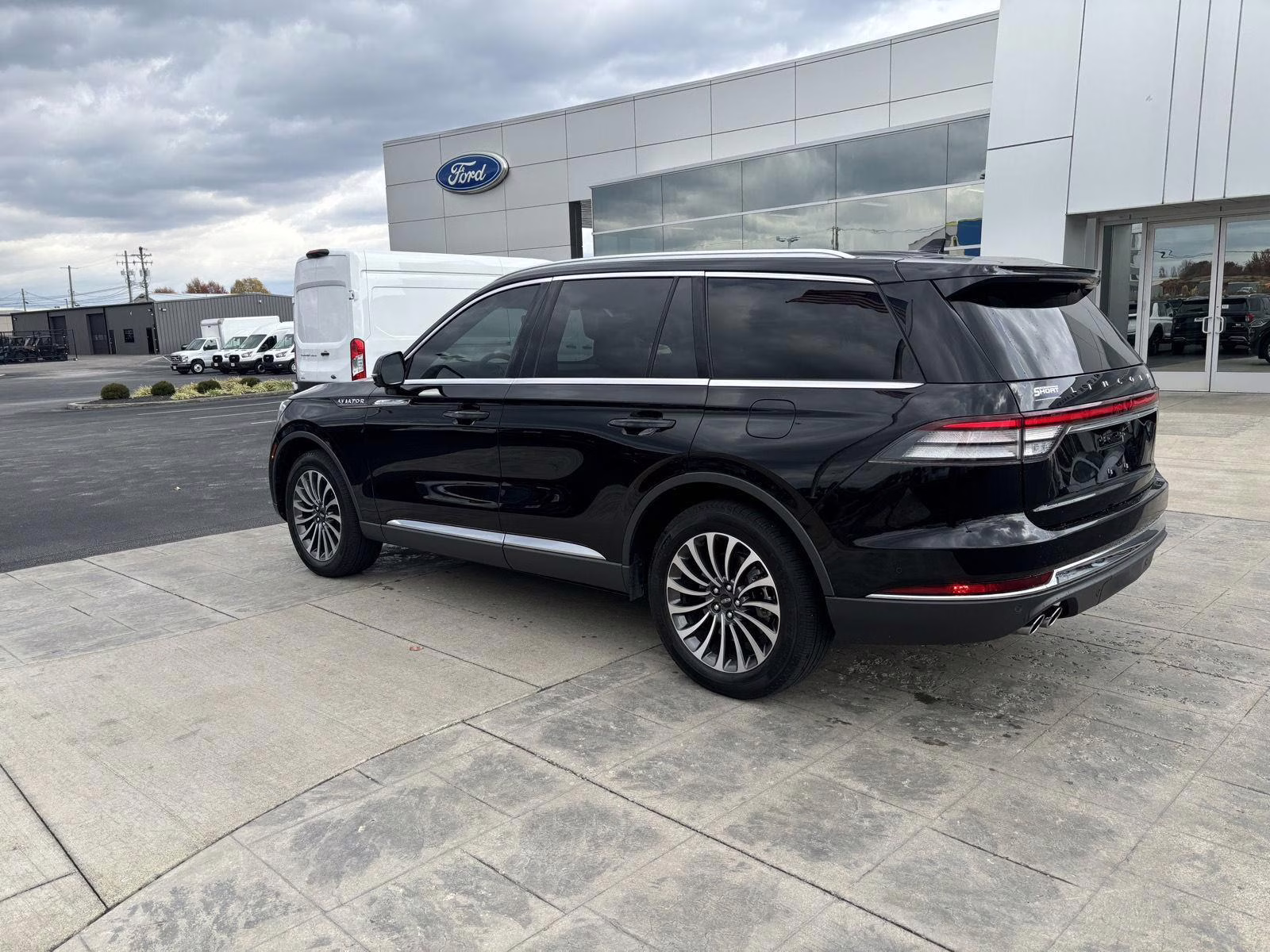 2023 Infinite Black Metallic Clearcoat Lincoln Aviator Reserve AWD SUV