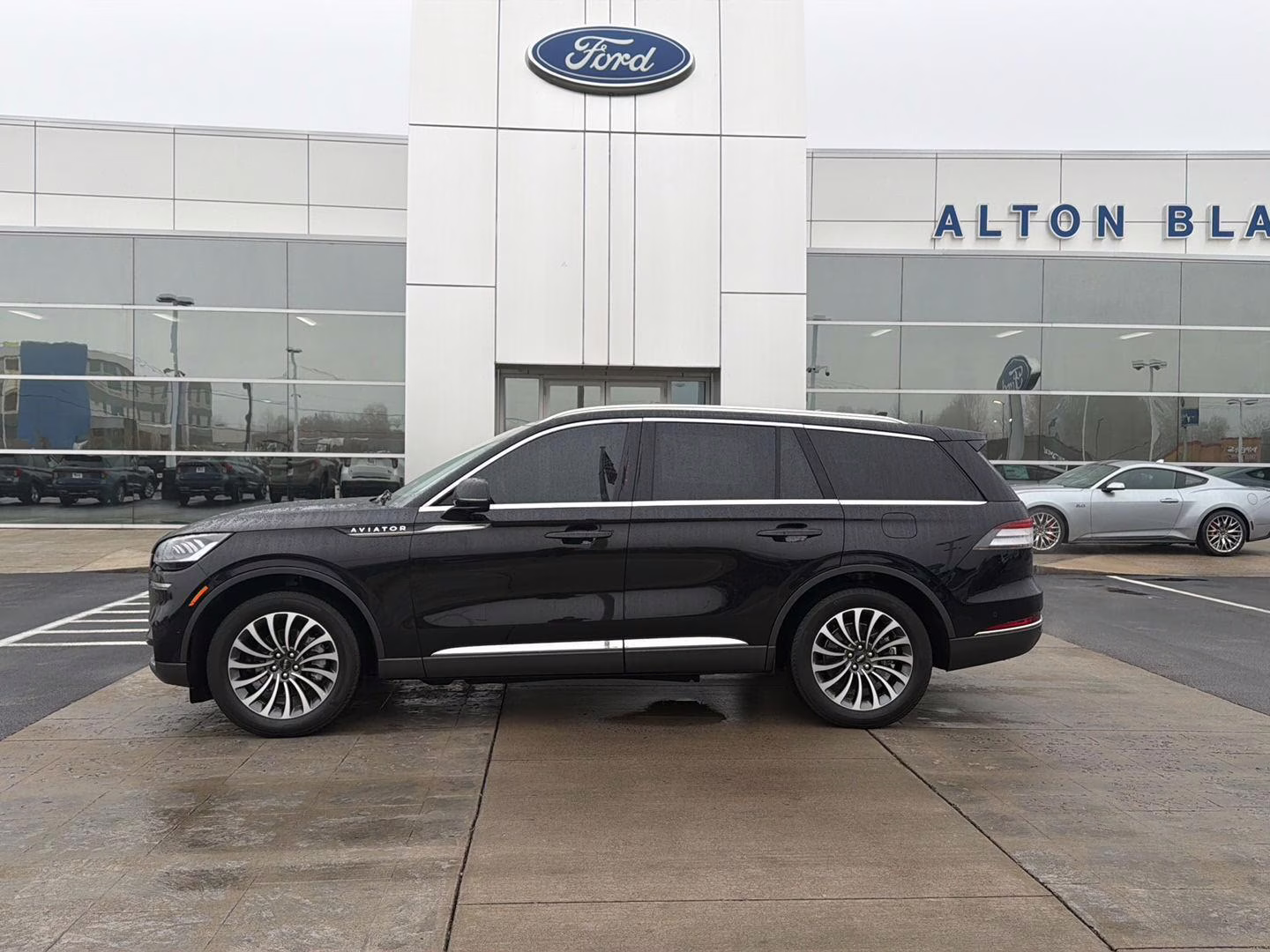 2023 Infinite Black Metallic Clearcoat Lincoln Aviator Reserve AWD SUV