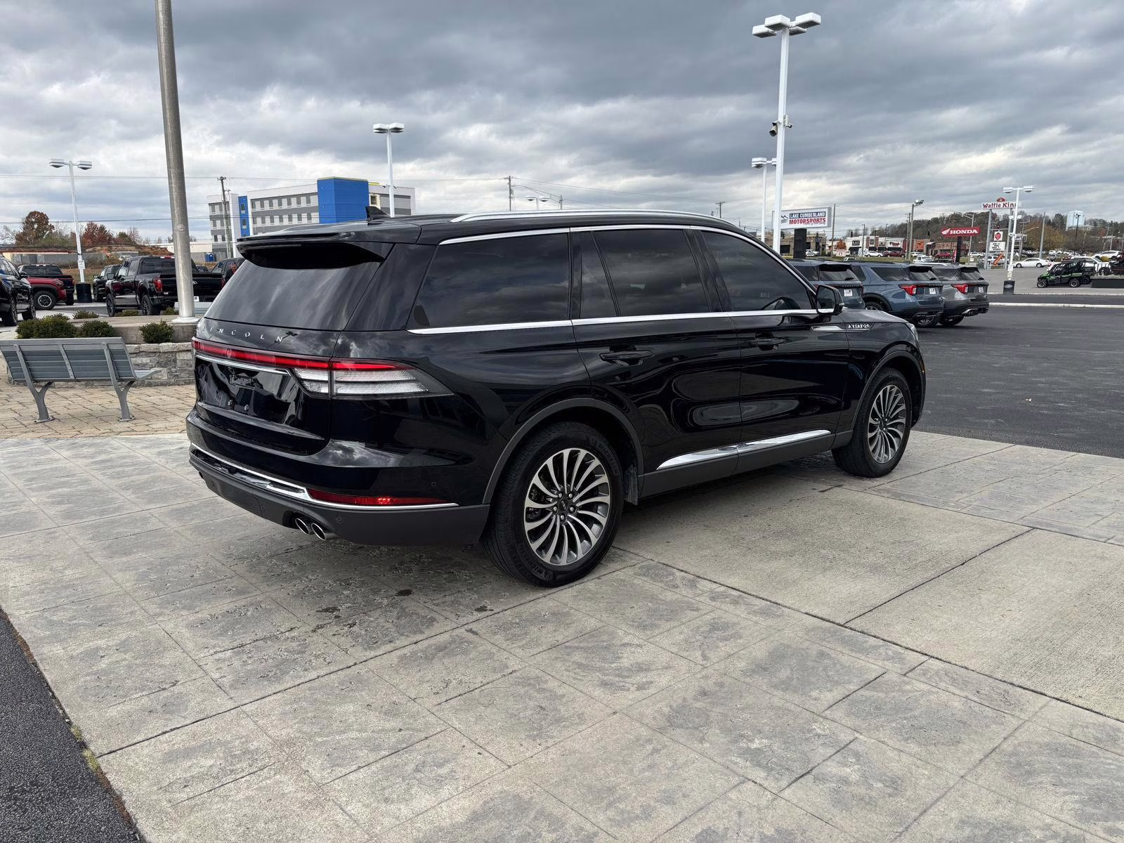 2023 Infinite Black Metallic Clearcoat Lincoln Aviator Reserve AWD SUV