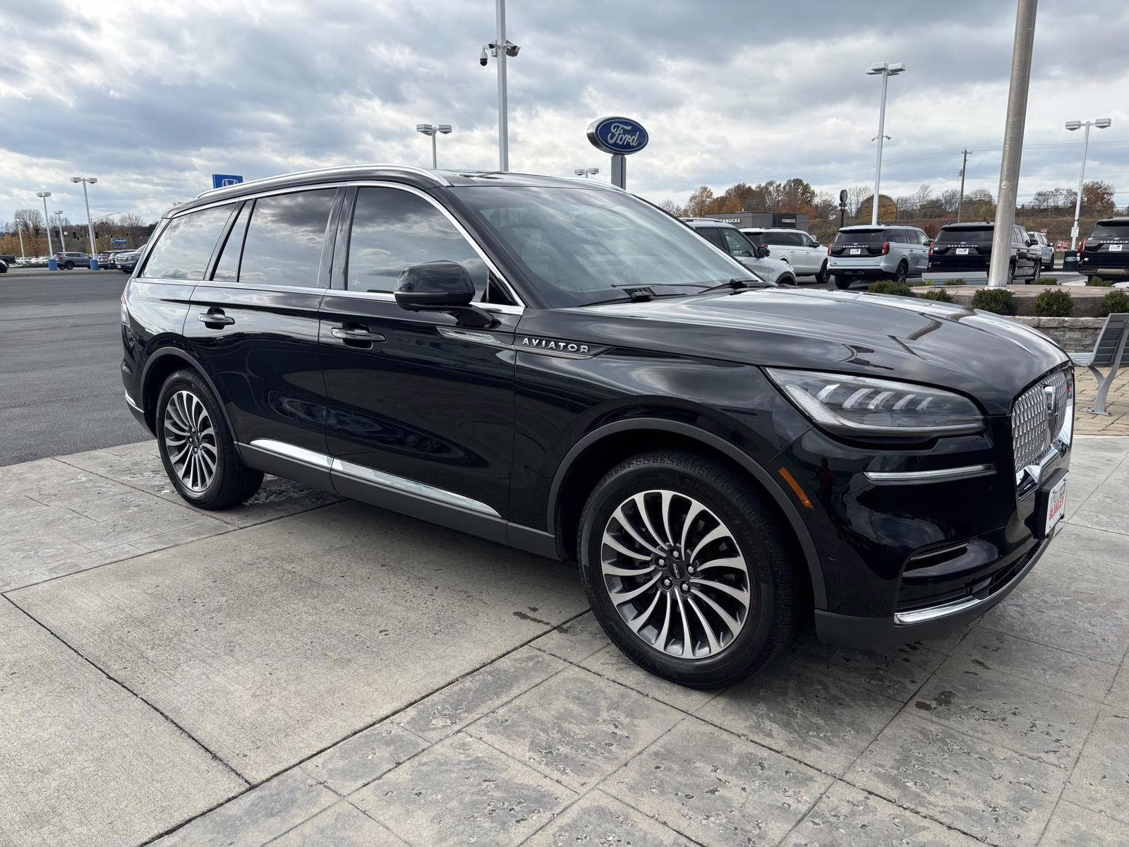 2023 Infinite Black Metallic Clearcoat Lincoln Aviator Reserve AWD SUV