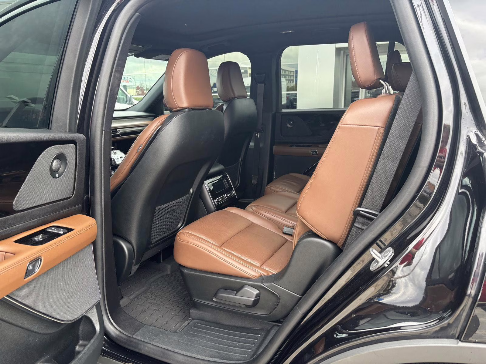 2023 Infinite Black Metallic Clearcoat Lincoln Aviator Reserve AWD SUV
