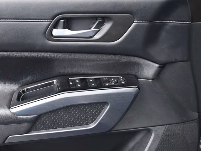 2024 Solid Gray/Super Black Nissan Pathfinder SL 4X4 SUV