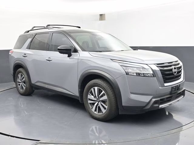 2024 Solid Gray/Super Black Nissan Pathfinder SL 4X4 SUV