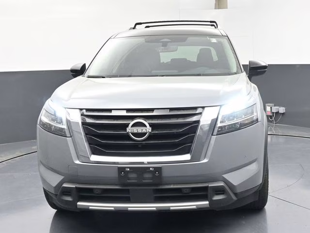 2024 Solid Gray/Super Black Nissan Pathfinder SL 4X4 SUV