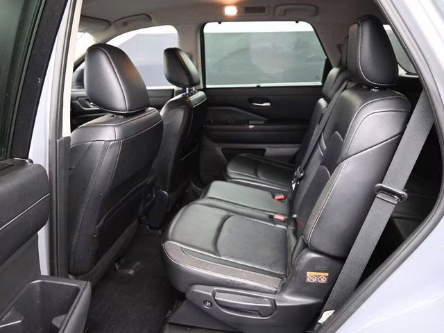 2024 Solid Gray/Super Black Nissan Pathfinder SL 4X4 SUV