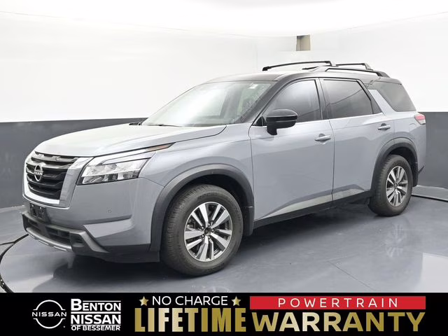 2024 Solid Gray/Super Black Nissan Pathfinder SL 4X4 SUV