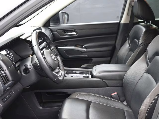 2024 Solid Gray/Super Black Nissan Pathfinder SL 4X4 SUV