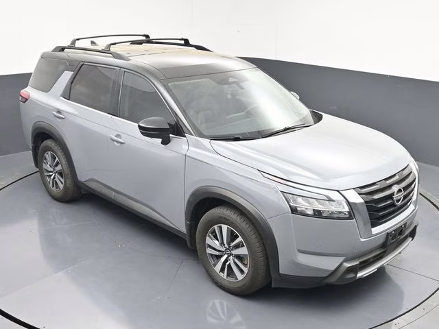 2024 Solid Gray/Super Black Nissan Pathfinder SL 4X4 SUV