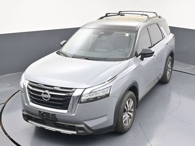 2024 Solid Gray/Super Black Nissan Pathfinder SL 4X4 SUV