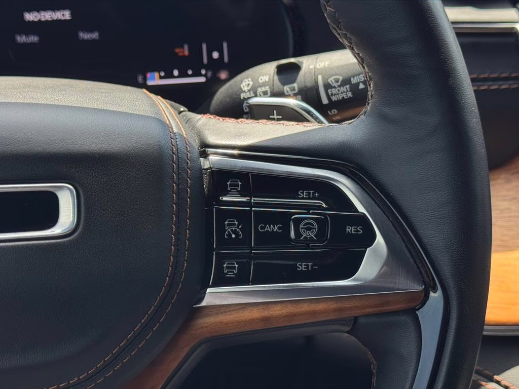 2021 Bright White Clearcoat Jeep Grand Cherokee L Summit 4X4 SUV