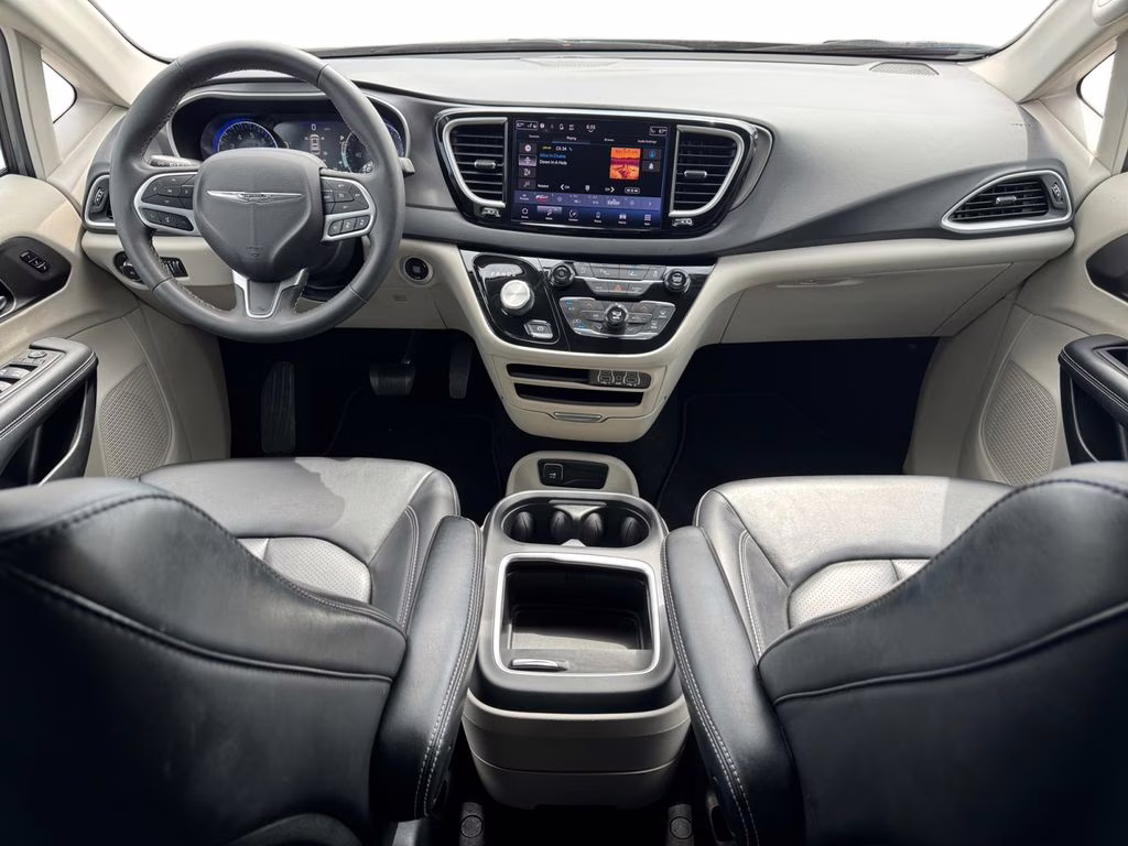 2023 Ceramic Gray Clearcoat Chrysler Pacifica Touring L FWD Van