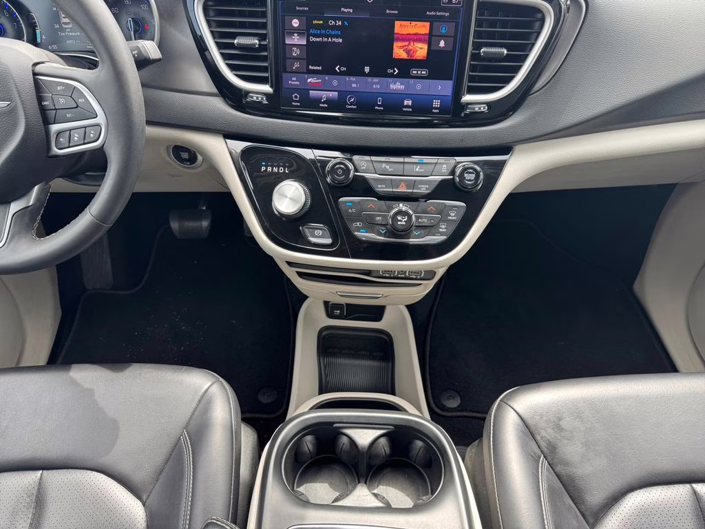 2023 Ceramic Gray Clearcoat Chrysler Pacifica Touring L FWD Van