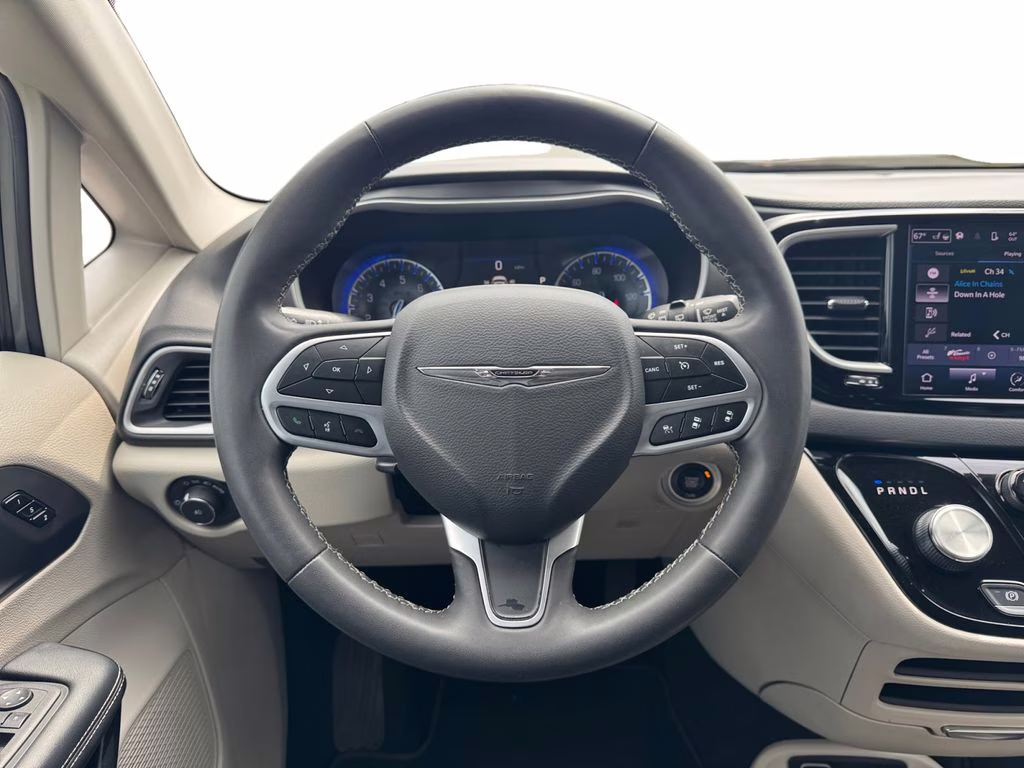 2023 Ceramic Gray Clearcoat Chrysler Pacifica Touring L FWD Van