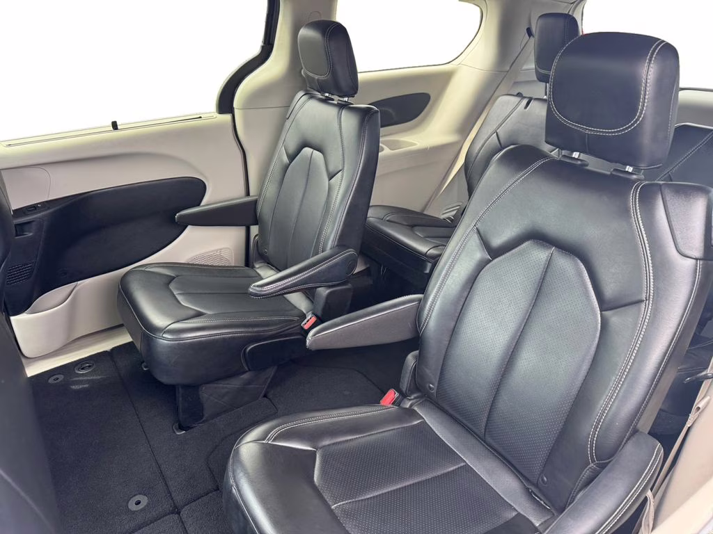 2023 Ceramic Gray Clearcoat Chrysler Pacifica Touring L FWD Van