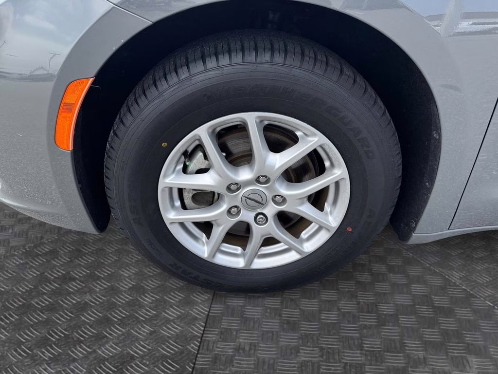 2023 Ceramic Gray Clearcoat Chrysler Pacifica Touring L FWD Van