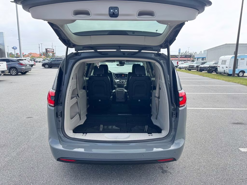 2023 Ceramic Gray Clearcoat Chrysler Pacifica Touring L FWD Van