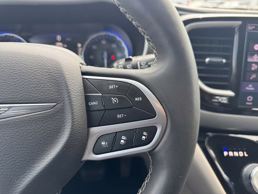 2023 Ceramic Gray Clearcoat Chrysler Pacifica Touring L FWD Van