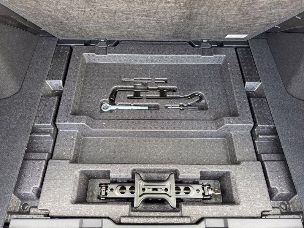 2024 Crystal Black Silica Subaru Outback Premium AWD SUV