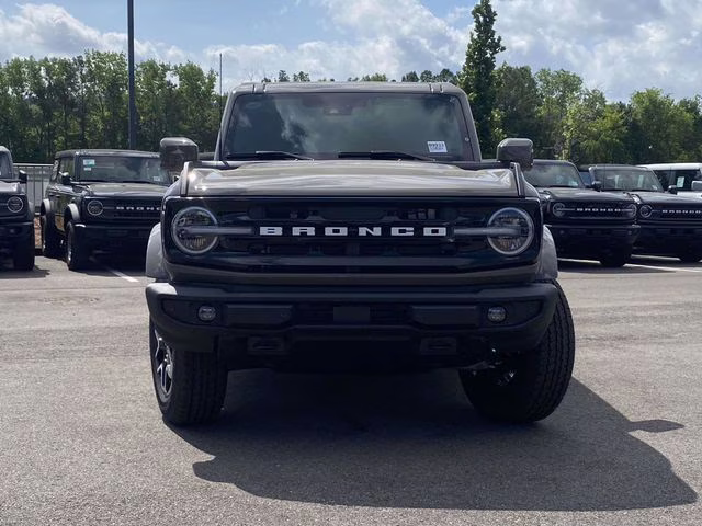 2026 Gray Ford Bronco Outer Banks 4X4 SUV