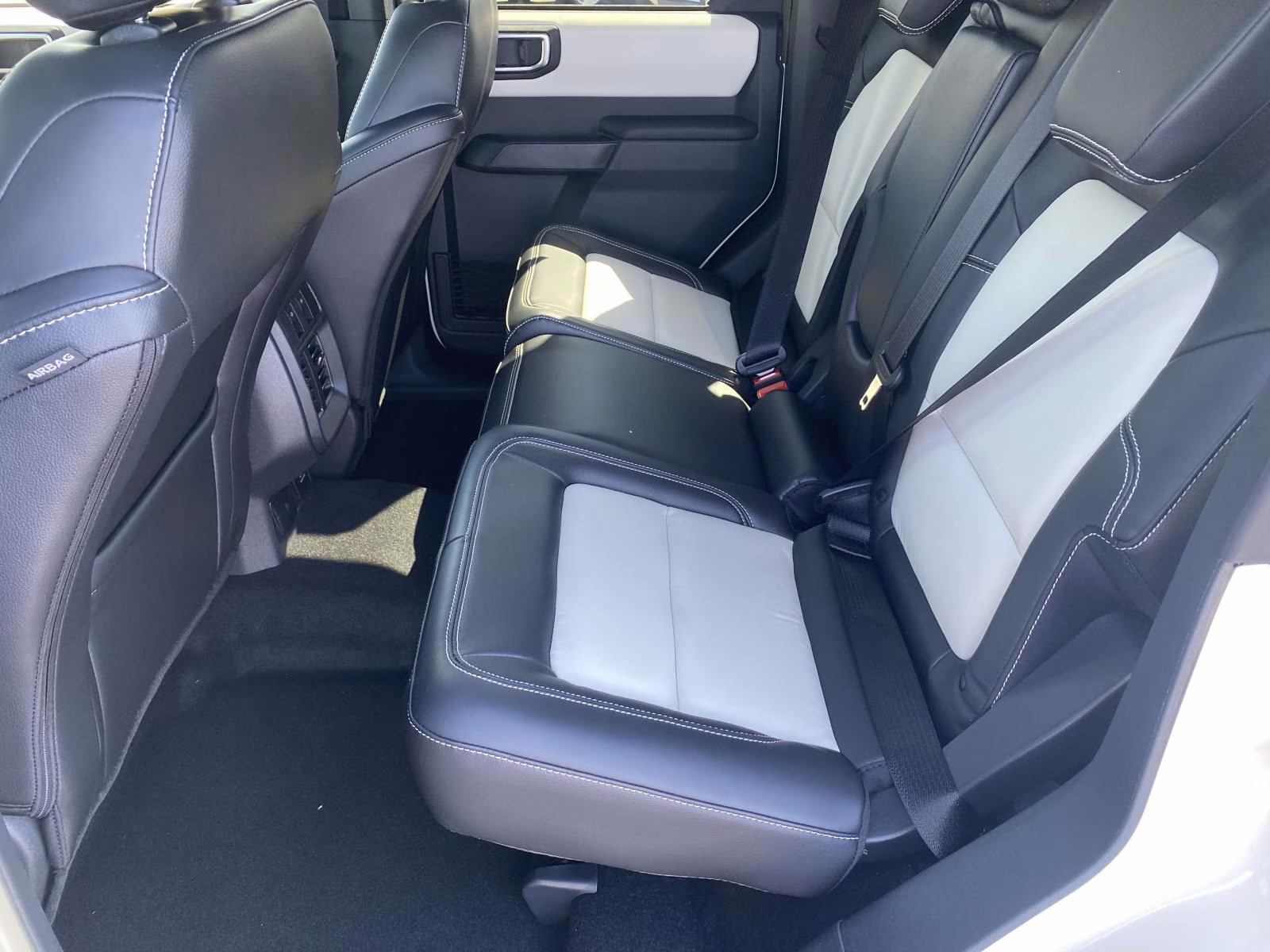 2026 Wimbledon White Ford Bronco Outer Banks 4X4 SUV