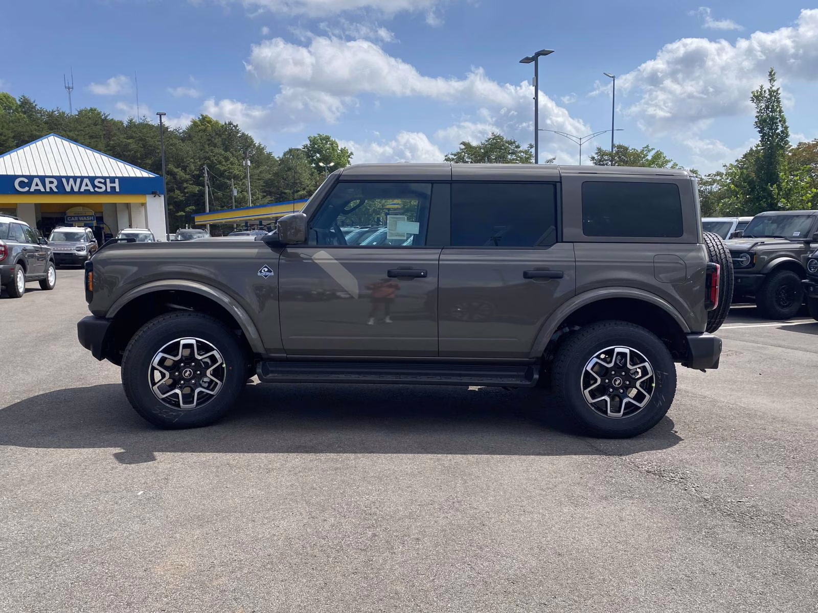 2026 Gray Ford Bronco Outer Banks 4X4 SUV