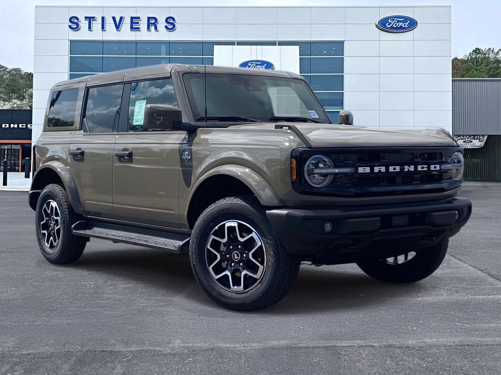 2026 Gray Ford Bronco Outer Banks 4X4 SUV