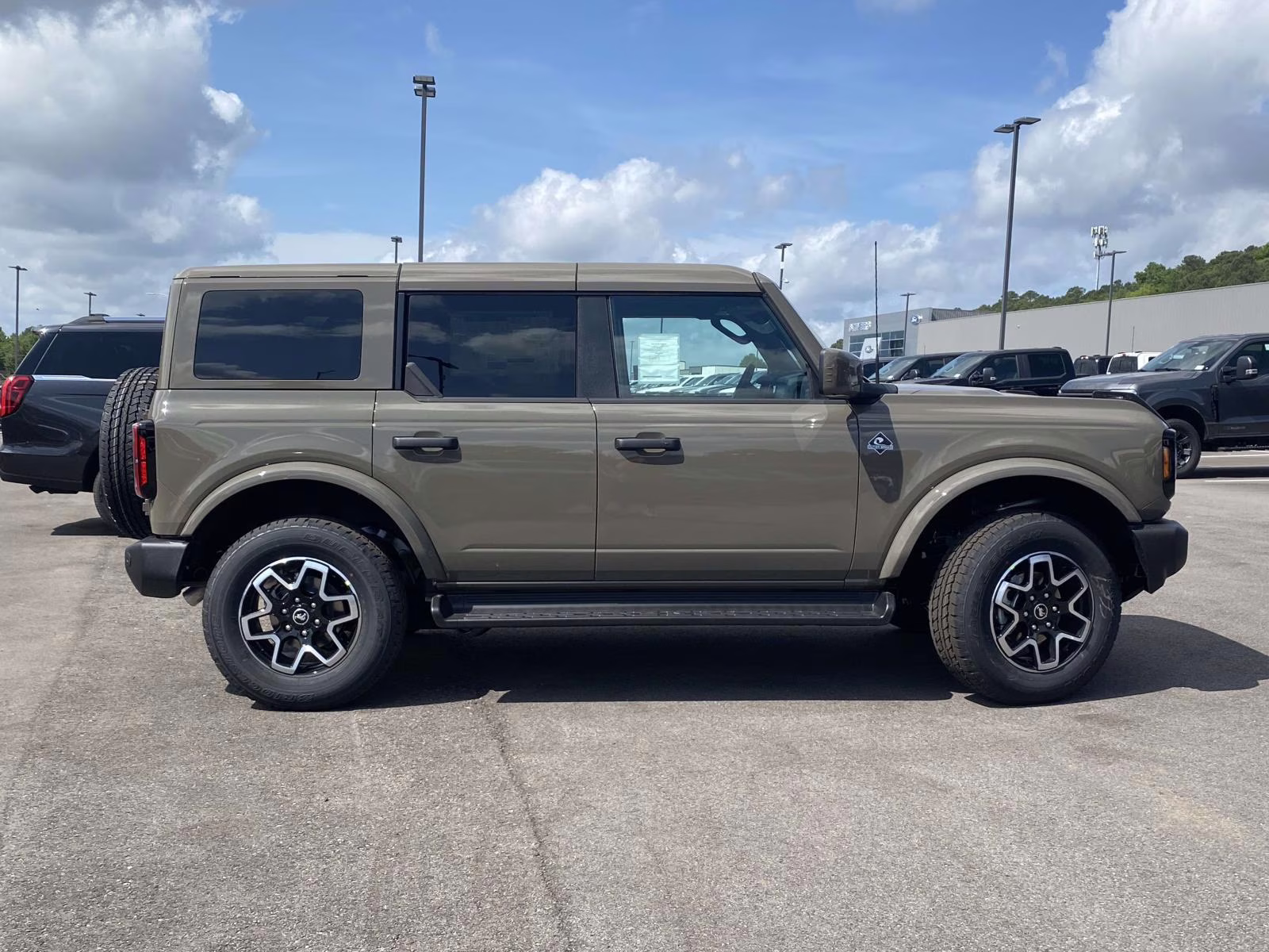 2026 Gray Ford Bronco Outer Banks 4X4 SUV