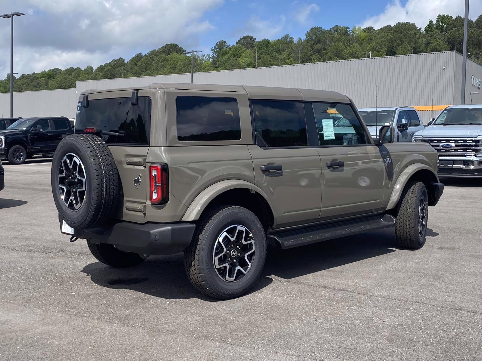 2026 Gray Ford Bronco Outer Banks 4X4 SUV
