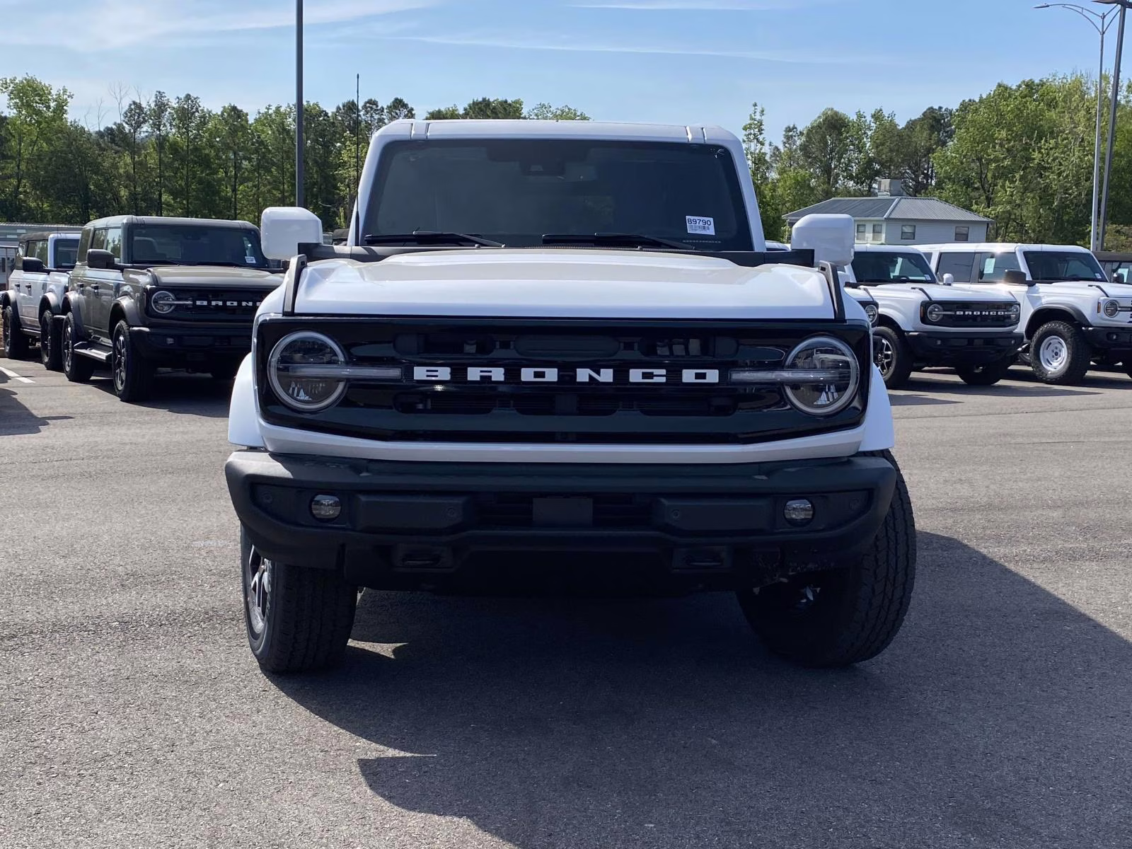 2026 Oxford White Ford Bronco Outer Banks 4X4 SUV