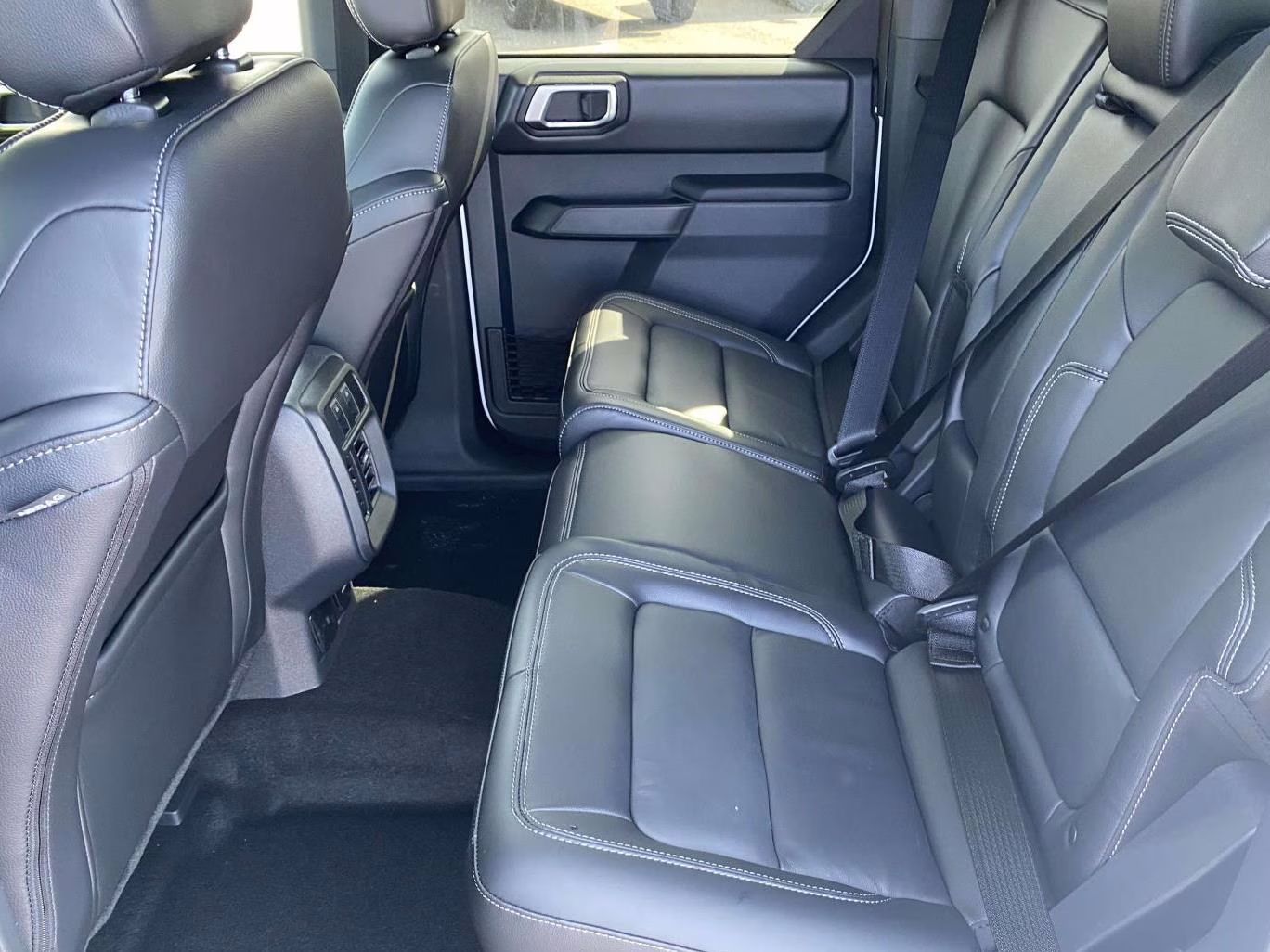 2026 Oxford White Ford Bronco Outer Banks 4X4 SUV