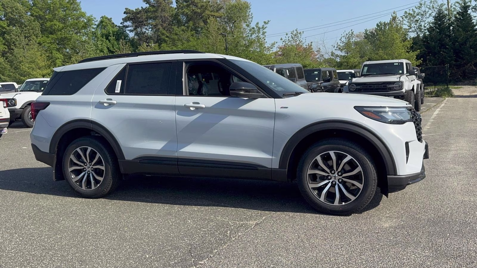 2026 Space White Metallic Ford Explorer ST-Line 4WD 4X4 SUV