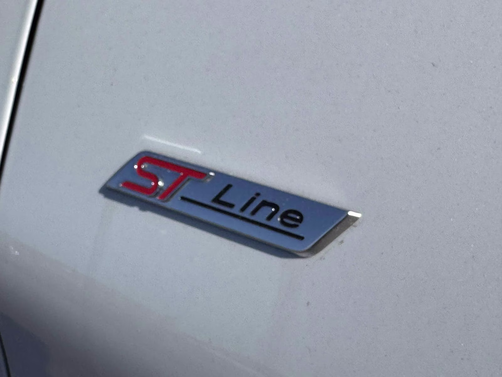 2026 Space White Metallic Ford Explorer ST-Line 4WD 4X4 SUV
