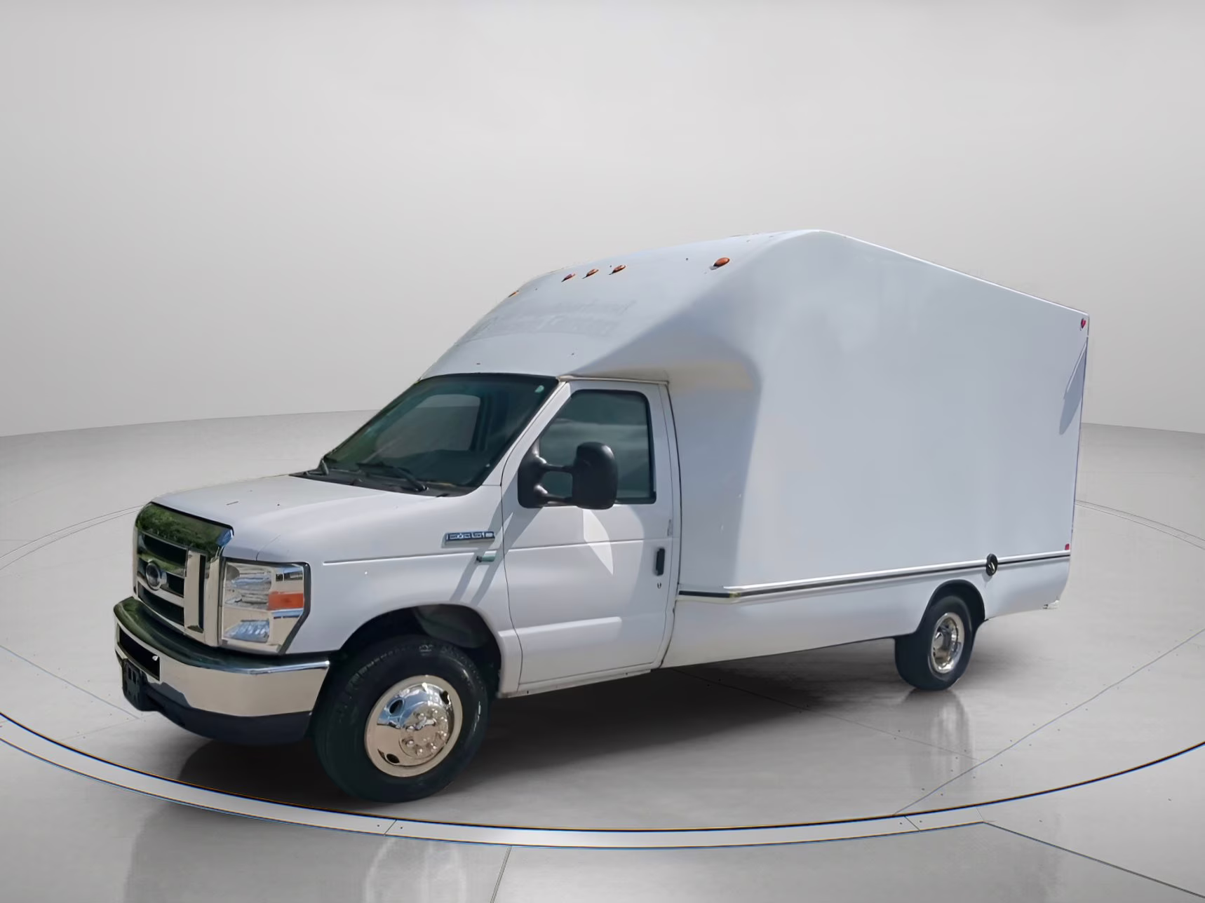 2019 Oxford White Ford E-Series Cutaway RWD Specialty