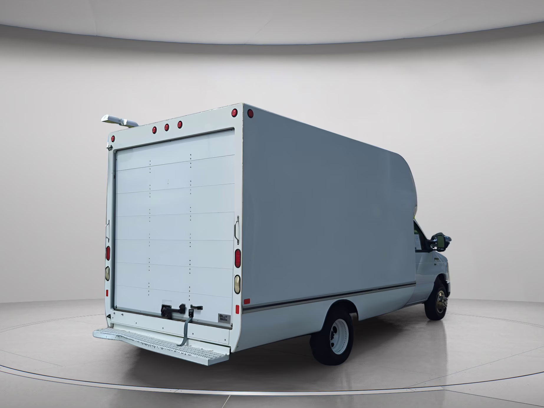 2019 Oxford White Ford E-Series Cutaway RWD Specialty