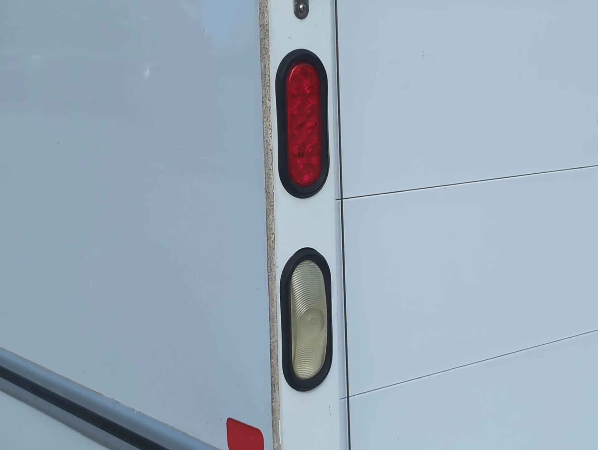 2019 Oxford White Ford E-Series Cutaway RWD Specialty