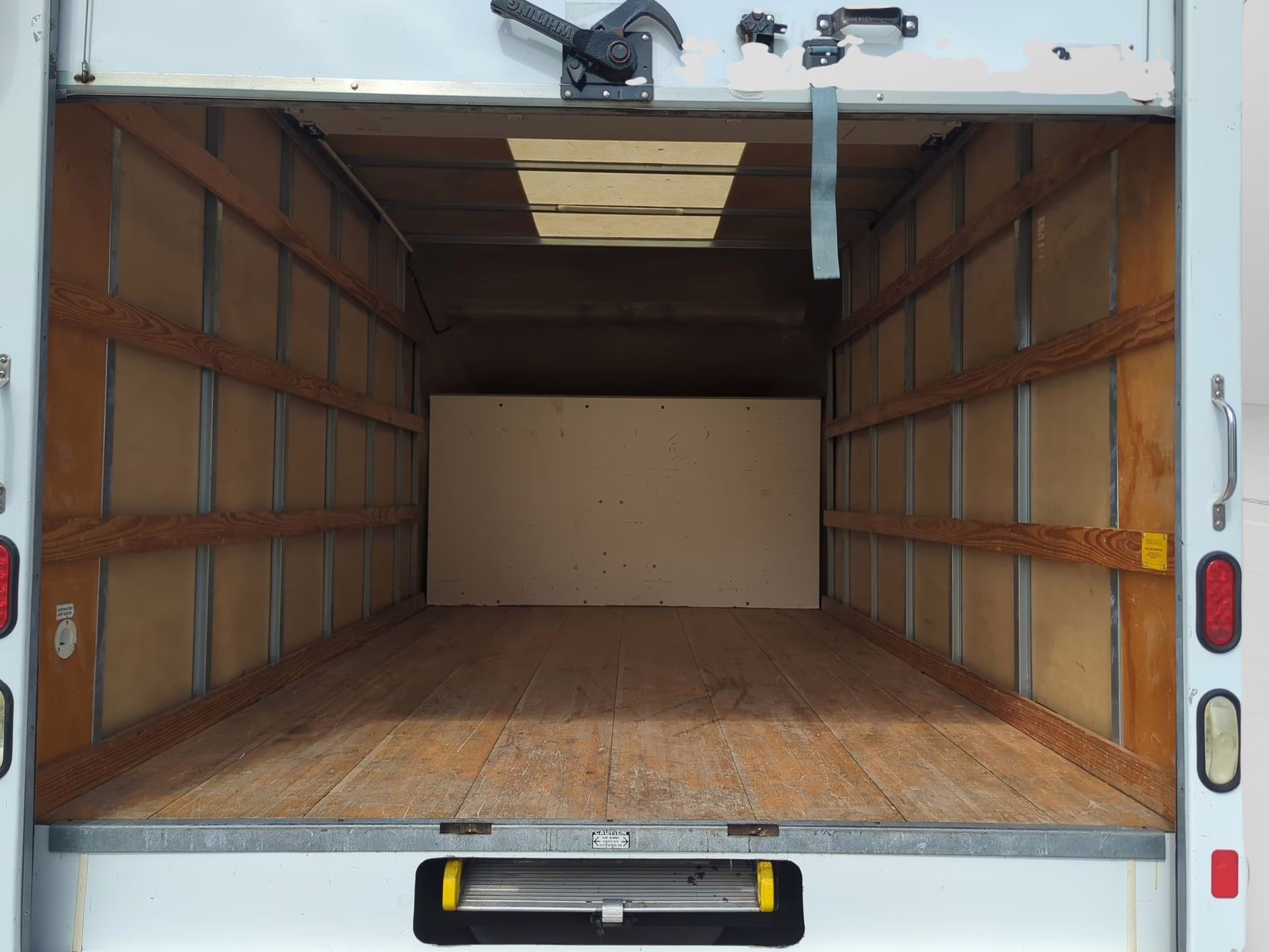 2019 Oxford White Ford E-Series Cutaway RWD Specialty