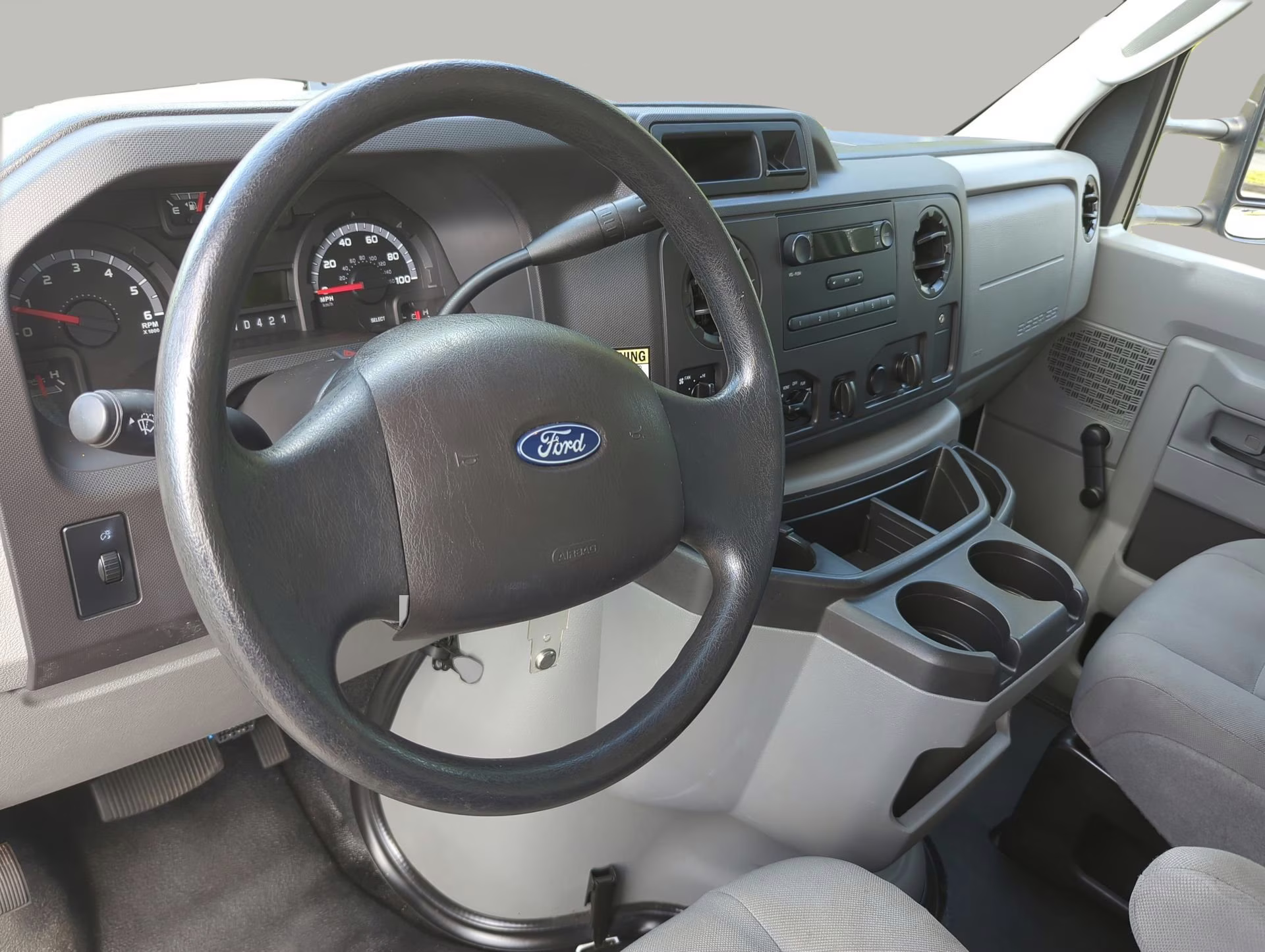 2019 Oxford White Ford E-Series Cutaway RWD Specialty