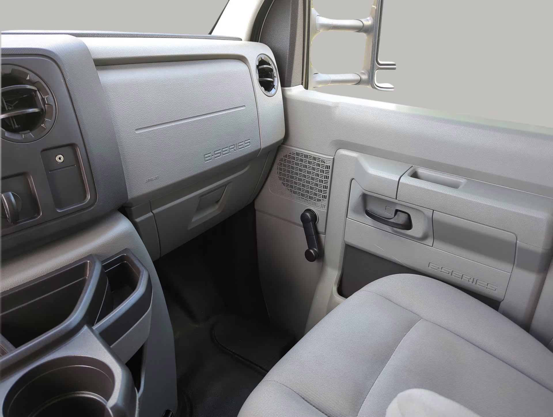 2019 Oxford White Ford E-Series Cutaway RWD Specialty