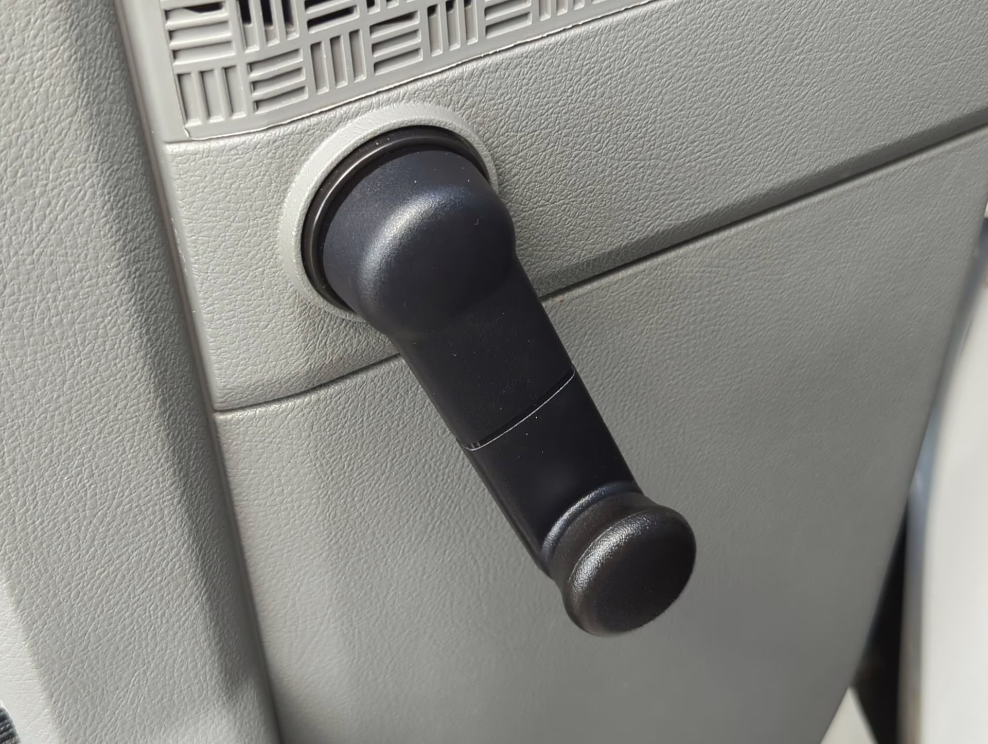 2019 Oxford White Ford E-Series Cutaway RWD Specialty