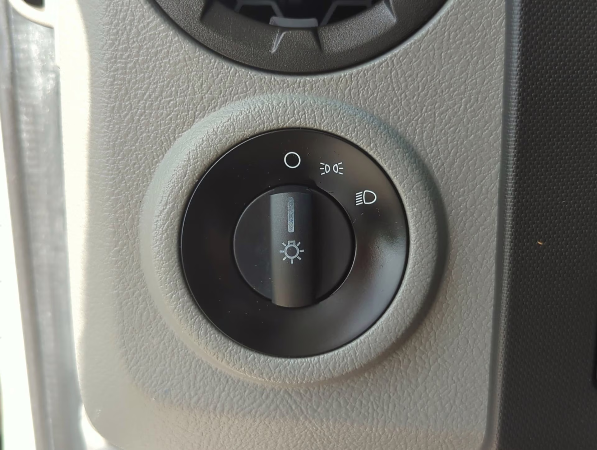 2019 Oxford White Ford E-Series Cutaway RWD Specialty