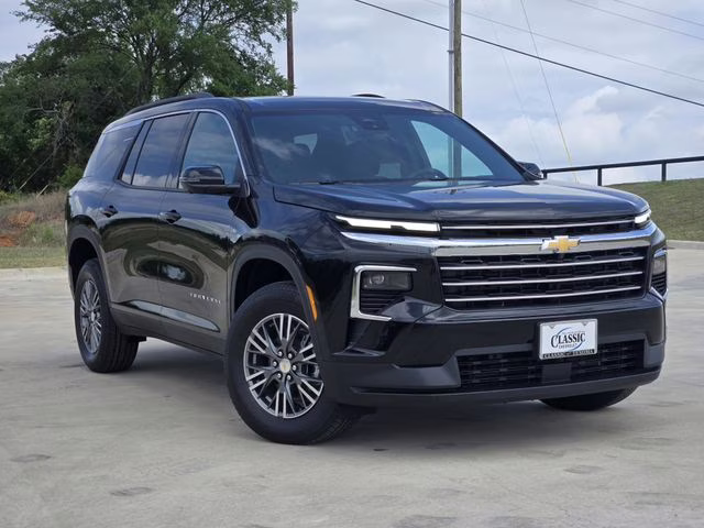 2026 Mosaic Black Metallic Chevrolet Traverse LT FWD SUV
