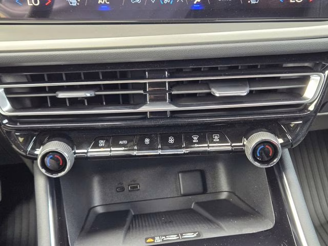 2026 Mosaic Black Metallic Chevrolet Traverse LT FWD SUV