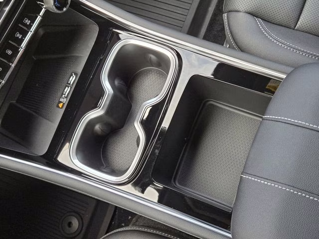 2026 Mosaic Black Metallic Chevrolet Traverse LT FWD SUV