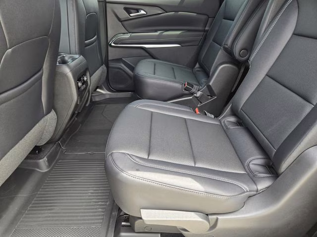 2026 Mosaic Black Metallic Chevrolet Traverse LT FWD SUV