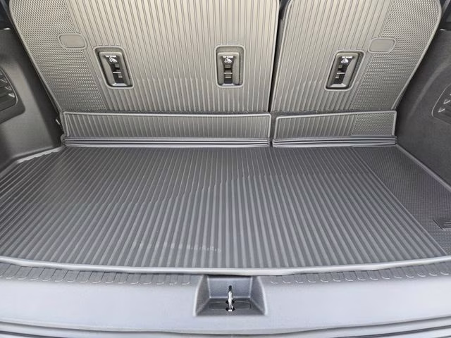 2026 Mosaic Black Metallic Chevrolet Traverse LT FWD SUV