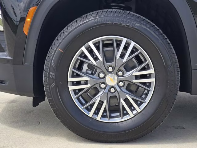 2026 Mosaic Black Metallic Chevrolet Traverse LT FWD SUV