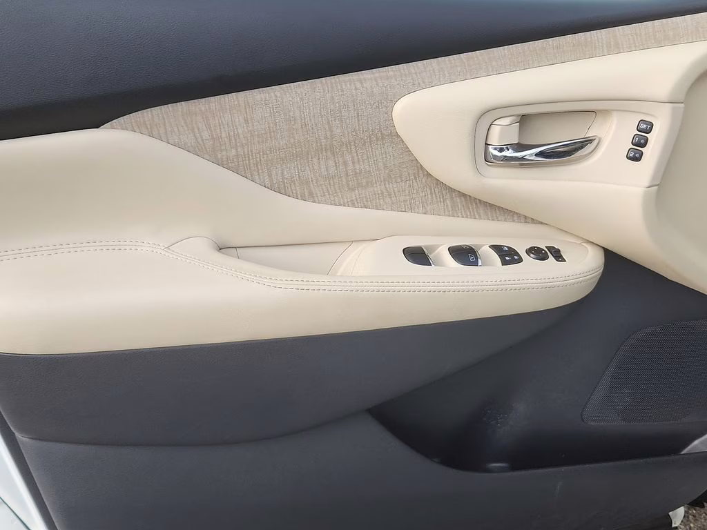 2023 Pearl White Tricoat Nissan Murano SL AWD SUV